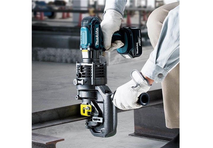 Makita DPP200ZK sử dụng pin linh hoạt ở mọi vị trí