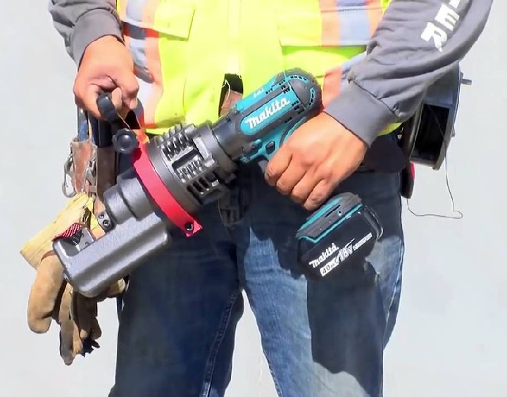 Máy chấn thép dùng pin 18V Makita DSC191Z Máy chấn thép dùng pin 18V Makita DSC191Z