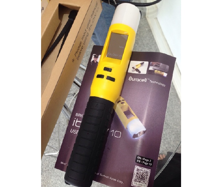 Máy đo độ cồn Sentech iblow 10 không dùng ống thổi nhựa