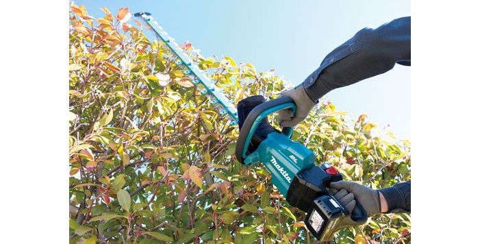 Máy tỉa hàng rào dùng pin Makita DUH602RT