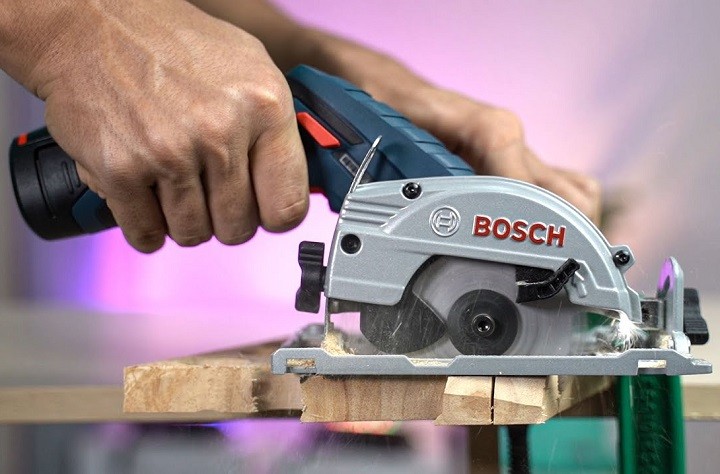Bosch GKS 12V-LI có thiết kế nhỏ gọn, cầm nắm chắc chắn, dễ sử dụng Bosch GKS 12V-LI có thiết kế nhỏ gọn, cầm nắm chắc chắn, dễ sử dụng