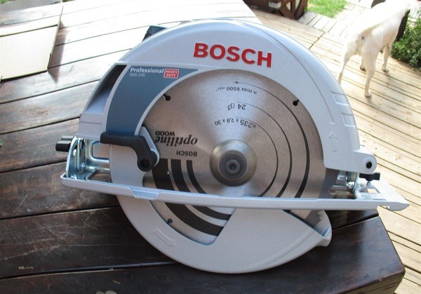 Máy cưa đĩa Bosch GKS 235