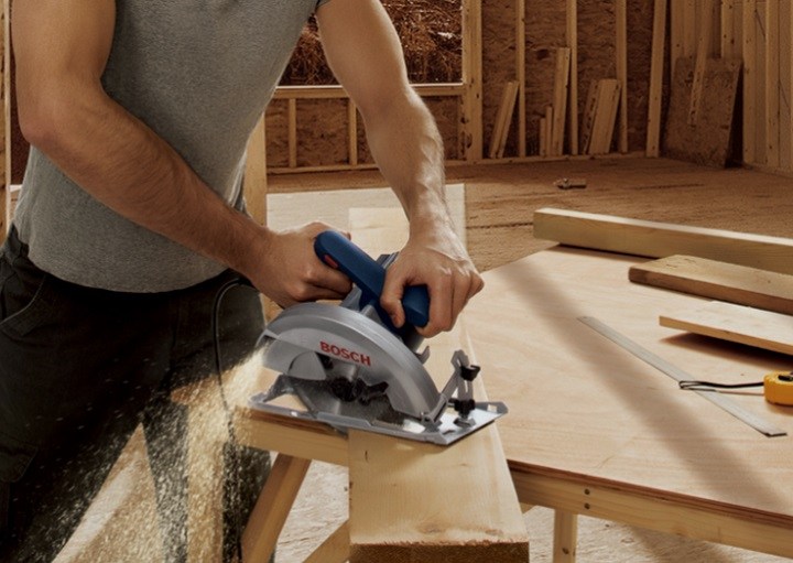 Máy cưa Bosch GKS 140 có thể cưa cắt được góc xiên, góc thẳng Máy cưa Bosch GKS 140 có thể cưa cắt được góc xiên, góc thẳng