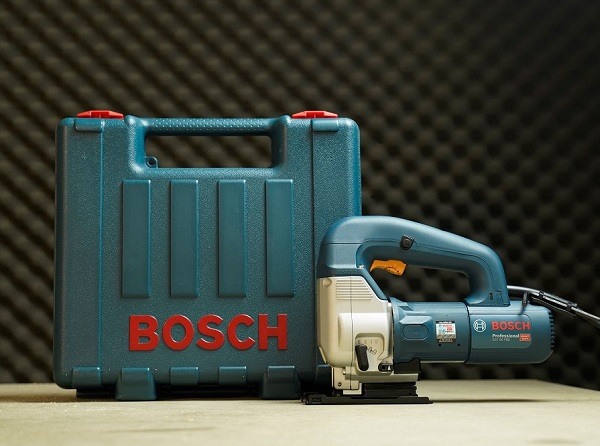 Máy cưa lọng cầm tay Bosch GST 80 PBE