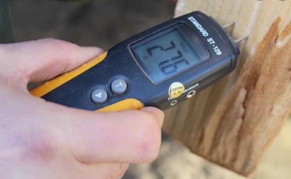 Độ ẩm gỗ là tỷ lệ % của nước trong gỗ và khối lượng gỗ khô.