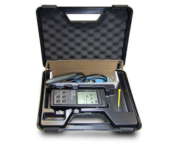 Máy đo độ dẫn đa thang Hanna HI9033