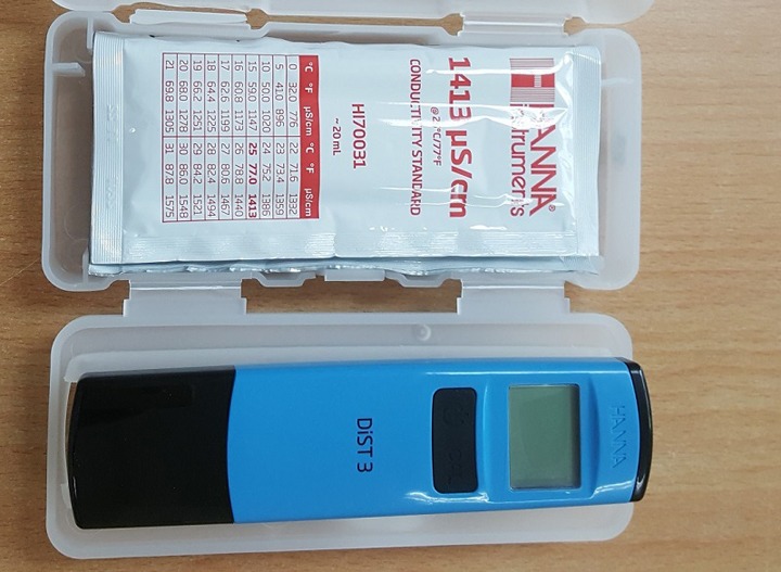 Máy đo độ dẫn điện Hanna HI98303 Máy đo độ dẫn điện Hanna HI98303