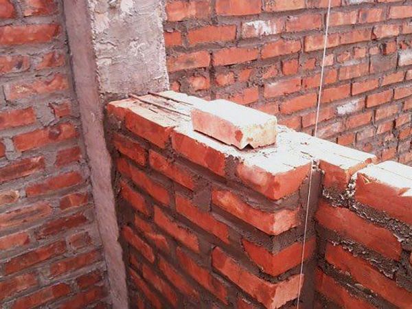 Xây tường nhà có độ dày nhất định để giảm tiếng ồn