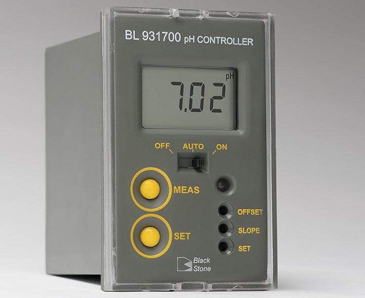 Máy đo pH online Hanna BL931700