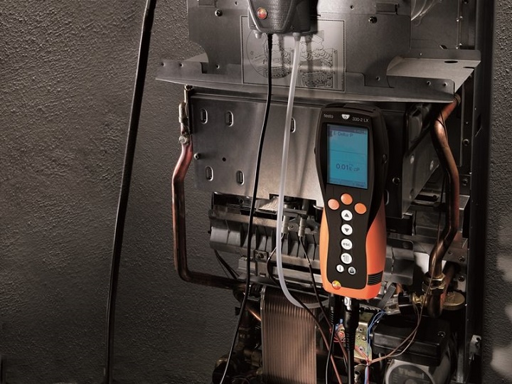 Testo 330-2LX đo khí thải ô tô một cách nhanh chóng và chính xác 