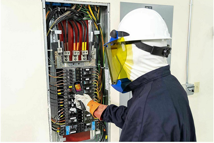 Camera đo nhiệt độ Flir TG267 có ứng dụng trong lĩnh vực kiểm tra, sửa chữa