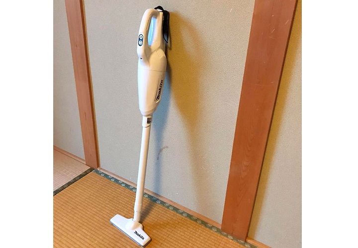 Máy hút bụi dùng pin 12V Max Makita CL108FD có cấu tạo cầm tay