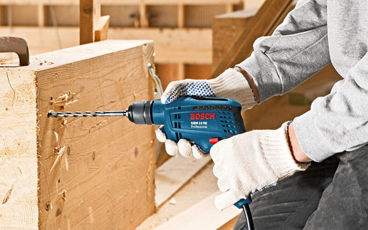 Sử dụng máy khoan Bosch GBM 13RE đúng cách và hiệu quả Sử dụng máy khoan Bosch GBM 13RE đúng cách và hiệu quả