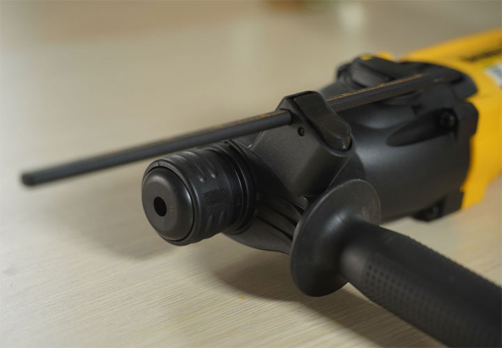 Đầu kẹp mũi khoan SDS Plus của máy khoan Dewalt D25033K Đầu kẹp mũi khoan SDS Plus của máy khoan Dewalt D25033K