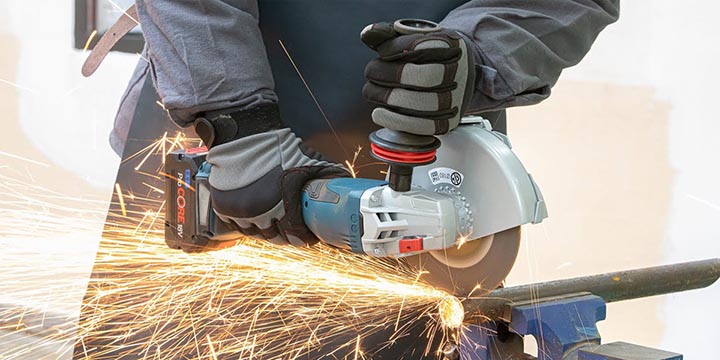 Máy mài dùng pin Bosch GWS 18V-180 PC mạnh mẽ