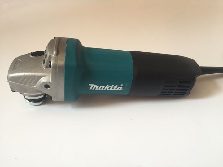 Máy mài góc Makita 9556HB có trọng lượng nhỏ gọn, dễ dàng sử dụng