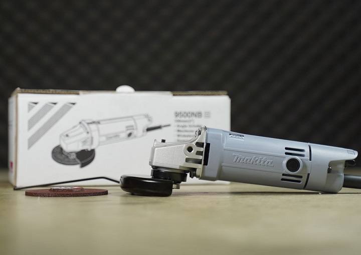 Máy mài góc Makita 9500NB là hàng chính hãng của Nhật Bản