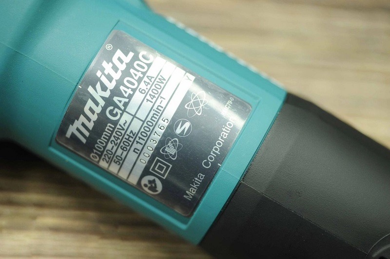 Thông số kỹ thuật in trên máy mài Makita chính hãng