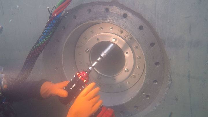 Máy siết bu lông dùng pin dưới nước Máy siết bu lông dùng pin dưới nước