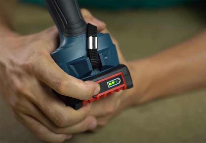 Nút nhấn báo dung lượng pin Bosch GDS 250-LI