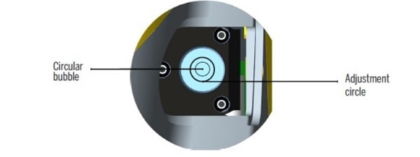 Sử dụng 3 ốc cân máy để cân bọt thủy.