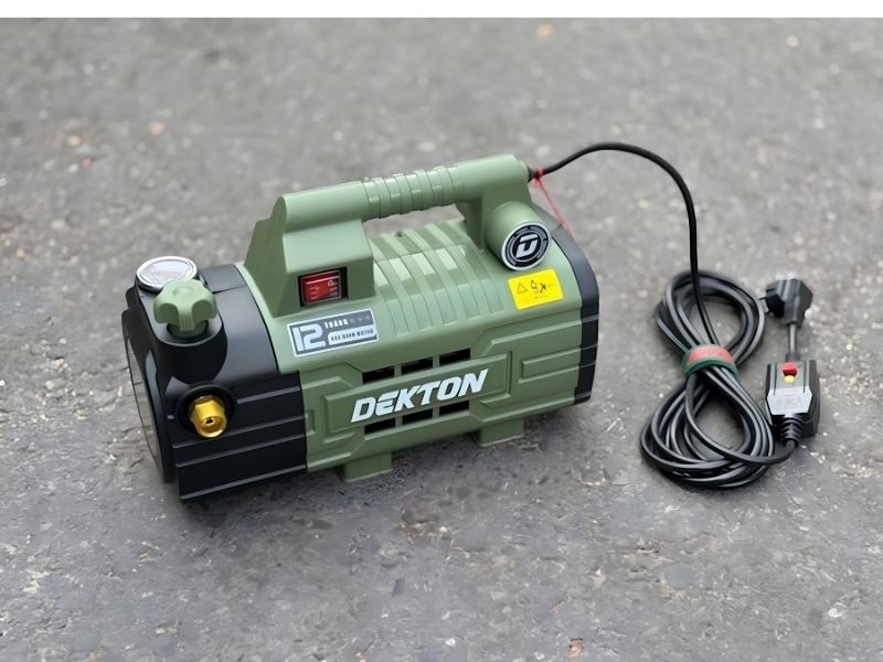Máy rửa xe gia đình Dekton DK-RX3001XMAX trang bị dây nguồn dài tới 5m