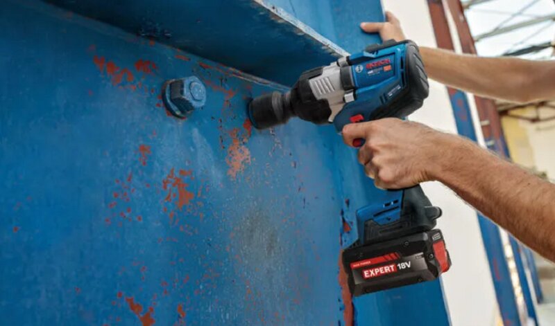 Bosch GDS18V-1400 có động cơ không chổi than, lực siết mạnh để tháo bu lông cỡ lớn Bosch GDS18V-1400 có động cơ không chổi than, lực siết mạnh để tháo bu lông cỡ lớn
