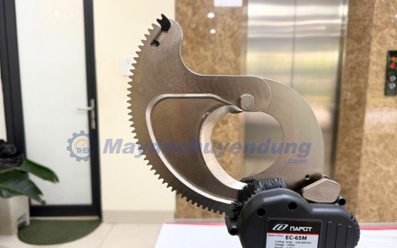 Đầu cắt của kìm cắt cáp dùng pin EC-65M