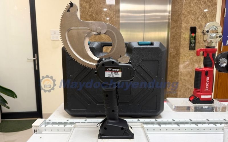 Kìm cắt cáp dùng pin EC-65M
