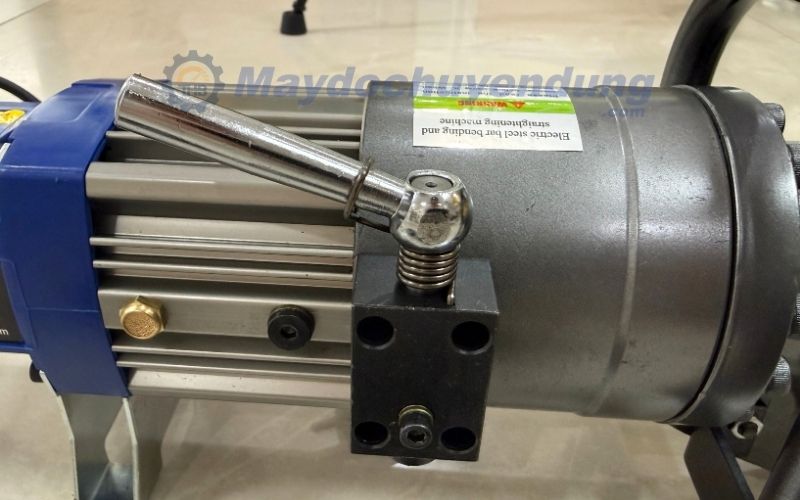 Thân máy uốn sắt thủy lực RB-25