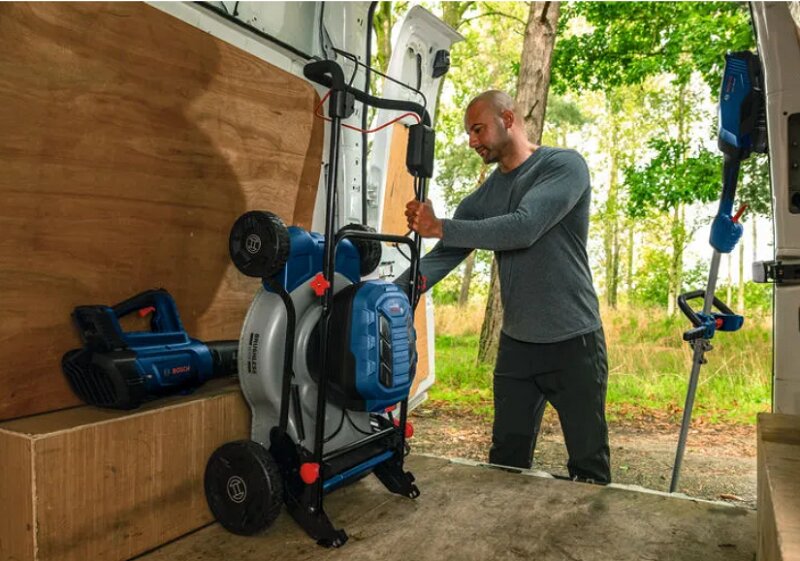 Máy cắt cỏ GRA 18V2-46 SP gấp gọn và dựng đứng dễ dàng