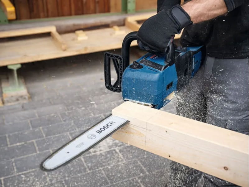 Bosch GKE 18V-40 hoạt động ổn định bằng nguồn pin 18V 