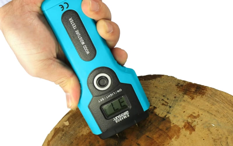 Total Meter đo độ ẩm bằng cách tiếp xúc trực tiếp với vật liệu cần đo 