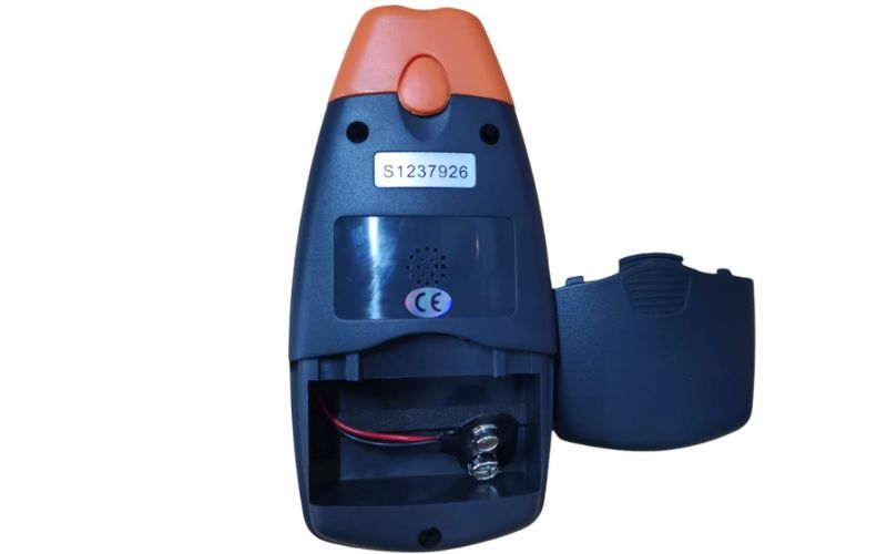 Khoang chứa pin của máy đo độ ẩm giấy Total Meter MD916plus