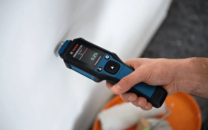 Bosch GMP 2-15 trang bị cảm biến hiện đại, đo độ ẩm nhanh chóng và chính xác 