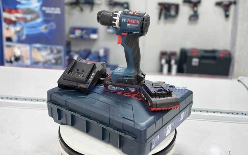 Bosch GSR 18V-52 SET được trang bị đầy đủ pin và sạc chính hãng