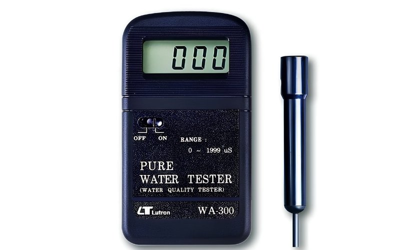 Máy đo độ dẫn điện của nước cầm tay Lutron WA-300
