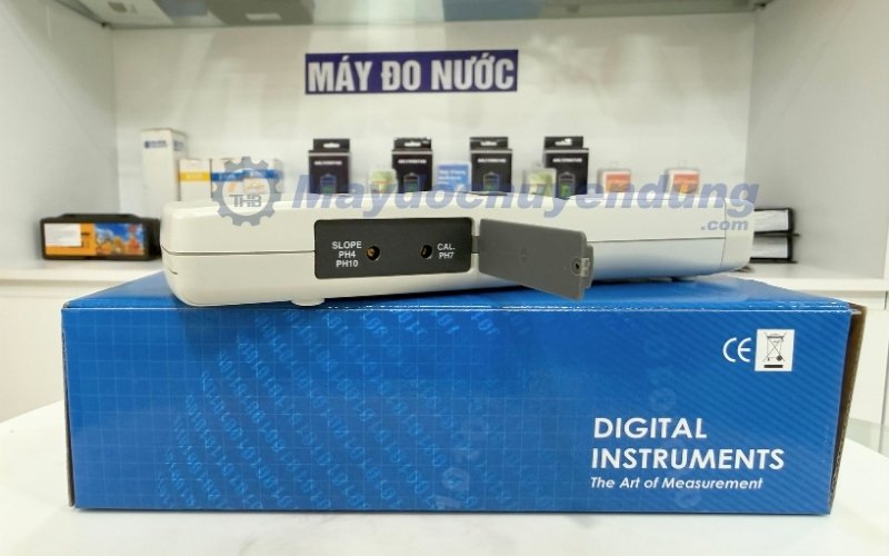 Cổng sạc và xuất dữ liệu của máy đo pH cầm tay Lutron YK-21PH