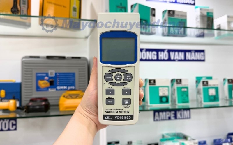 Máy đo chân không Lutron VC-9210SD thiết kế cầm tay nhỏ gọn