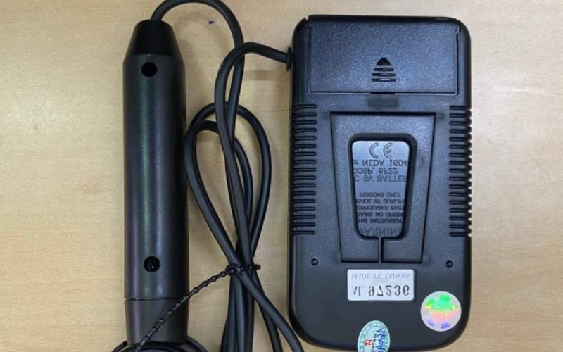 Mặt sau máy đo ánh sáng tia UV Lutron UV-340A