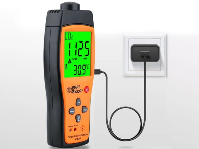 Smartsensor AR8200 sử dụng pin sạc tiện lợi, hoạt động liên tục trong 10 giờ 