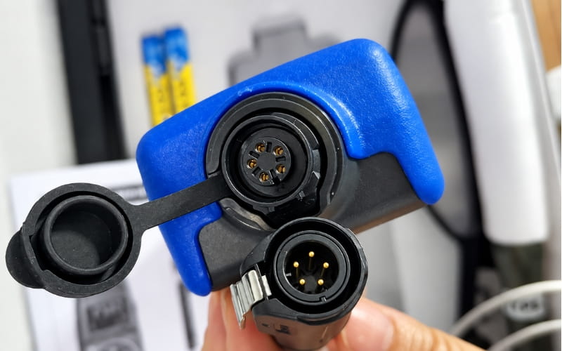 Cổng kết nối đầu dò của máy đo nhiệt độ tiếp xúc Total Meter SM6806plus