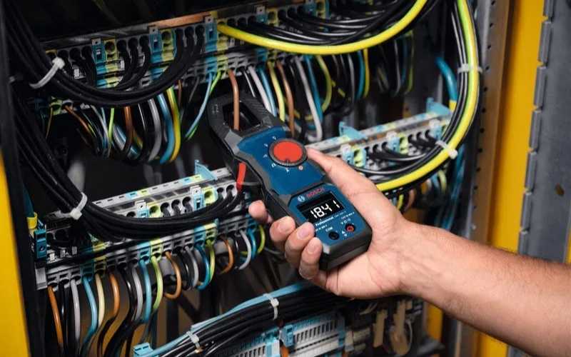 Bosch GMC 600-15 đo dòng AC 600A, điện áp AC/DC 600V