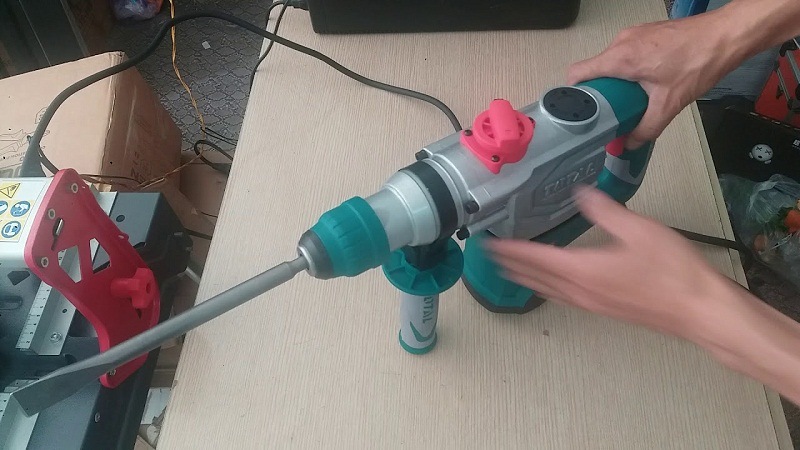 Máy khoan đục bê tông Total TH116386