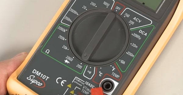 Chọn mức cài đặt 200 Ohm trên đồng hồ vạn năng