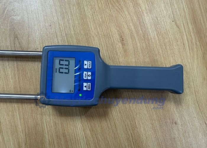 Máy đo độ ẩm TK-100W sở hữu màn hình LCD kỹ thuật số