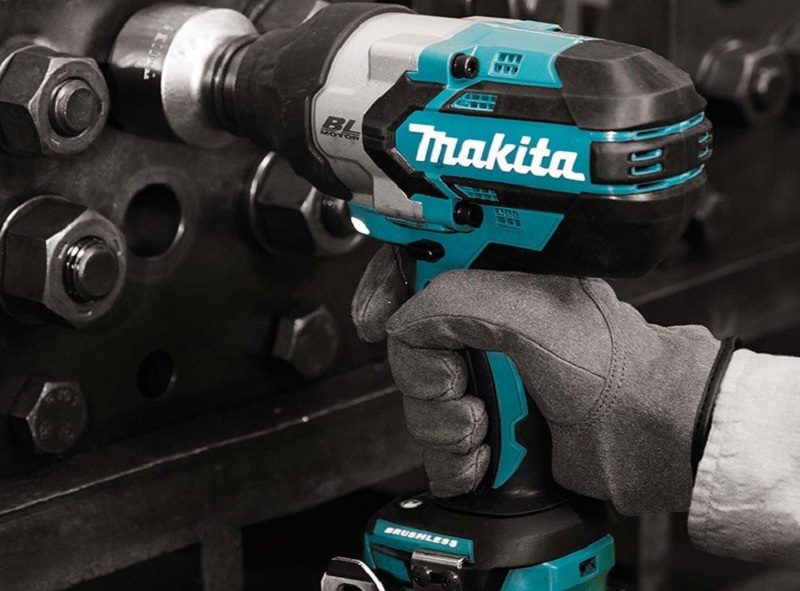 Makita DTW1001Z không đi kèm pin sạc