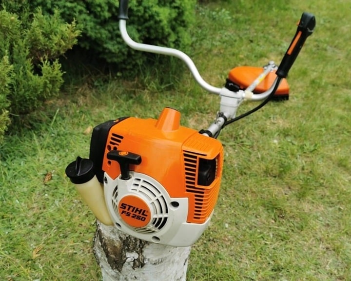 STIHL FS 250 dùng động cơ 2 thì chạy xăng STIHL FS 250 dùng động cơ 2 thì chạy xăng