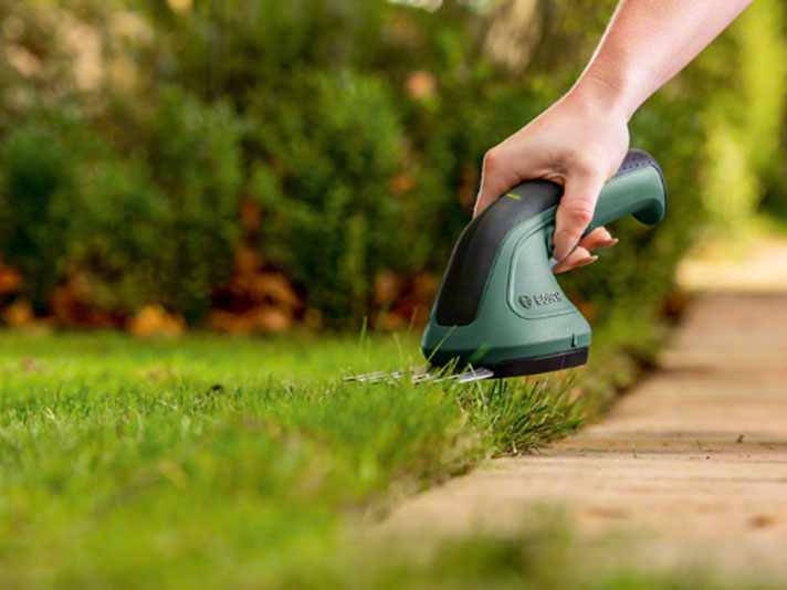 Bạn cũng có thể dùng Bosch Easyshear để cắt cỏ