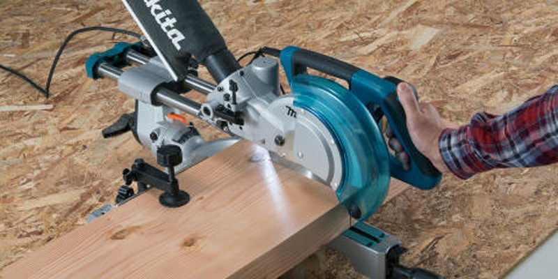 Máy cưa đa năng Makita LS0815FL